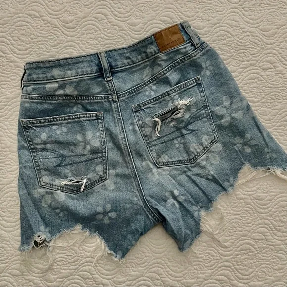 American Eagle Outfitters Distressed Denim Shorts Size 4 - Picture 7 of 16